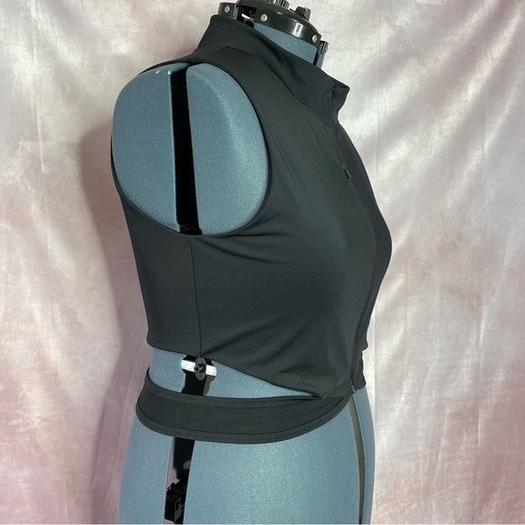 Good American Black Zip-Front Wrap Around Active Top Size 22/24 - Picture 8 of 14